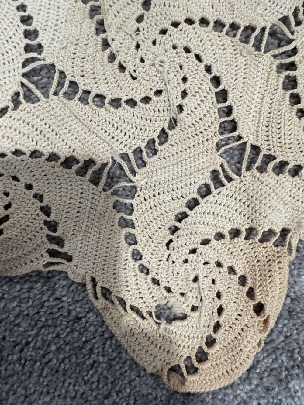 Handmade vintage Crocheted tablecloth in Cream - Picture 3 of 6